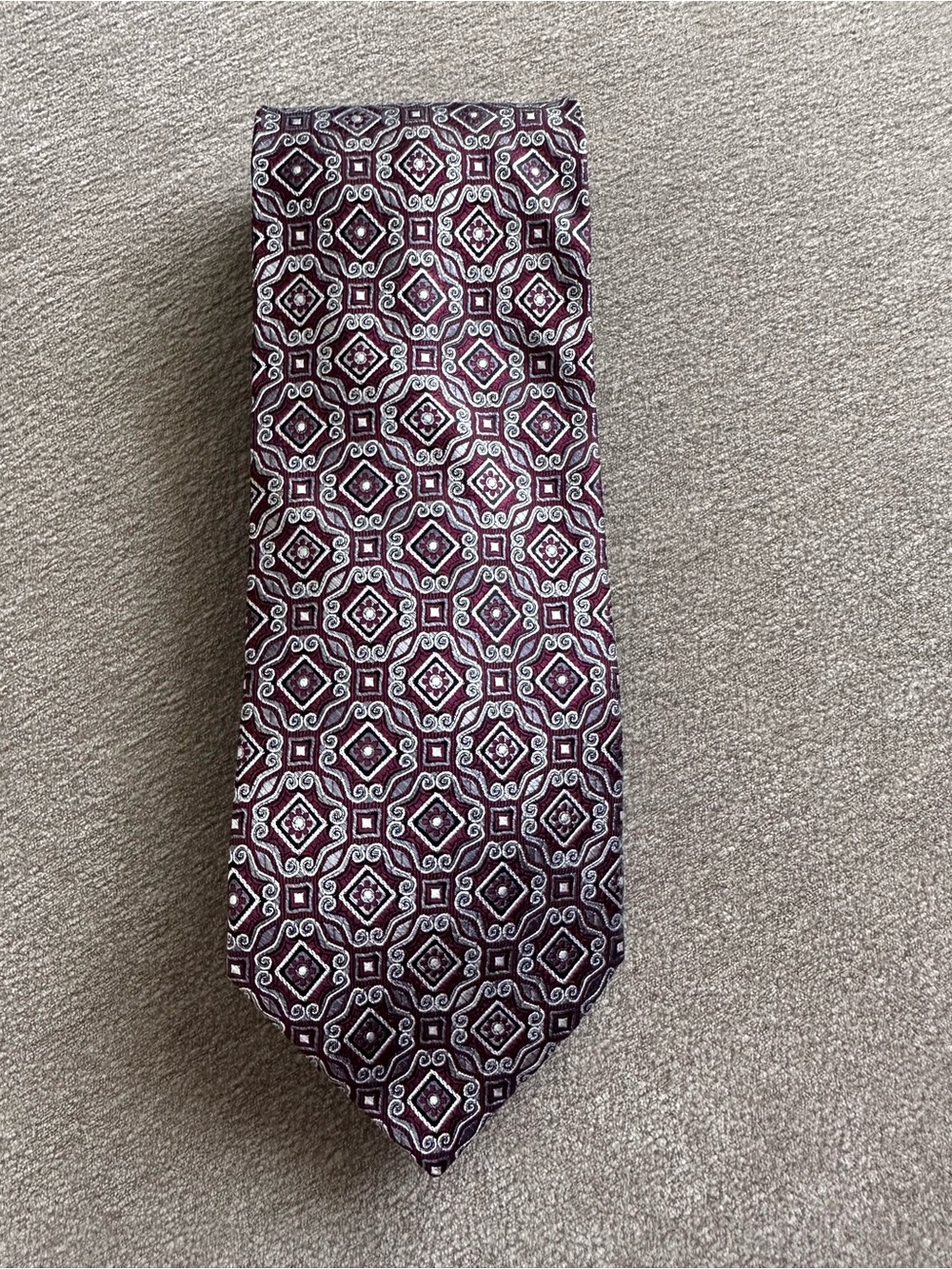 Pronto Uomo Men's Burgundy Geometric Tie with White Accents